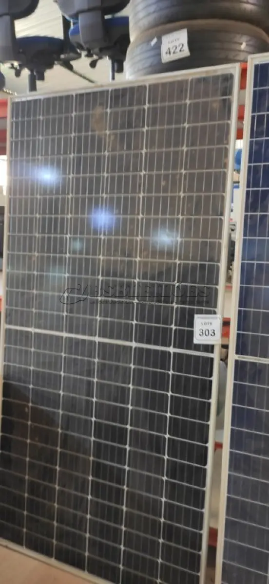 LOTE 303 - 01 MÓDULO SOLAR CANADIAN 385 WATTS CS3U-385MS. (NO ESTADO) ATENÇÃO! FAZER A VISITAÇÃO ANTES DE ARREMATAR, NÃO SABEMOS SE FUNCIONA, LEILÃO NÃO TEM GARANTIA E NEM DEVOLUÇÃO, SUJEITO A POSSÍVEIS AVARIAS VISÍVEIS/OCULTAS
