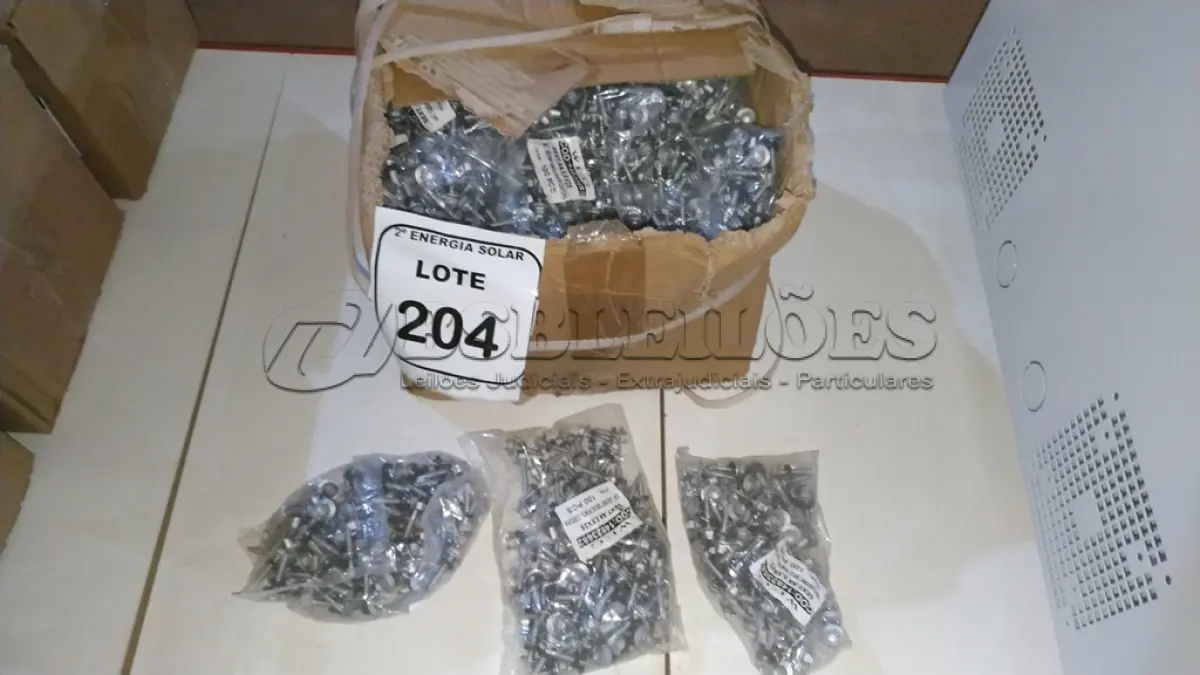 LOTE 204 - 01 CAIXA COM PARAFUSOS SEXTAVADOS AUTO BROCANTE 5.5X25. (NO ESTADO) ATENÇÃO! FAZER A VISITAÇÃO ANTES DE ARREMATAR, NÃO SABEMOS SE FUNCIONA, LEILÃO NÃO TEM GARANTIA E NEM DEVOLUÇÃO, SUJEITO A POSSÍVEIS AVARIAS VISÍVEIS/OCULTAS E/OU AUSÊNCIA DE COMPONENTES.