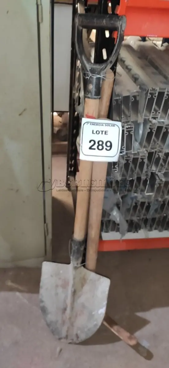 LOTE 289 - 02 PICARETAS COM CABO E 01 PÁ COM CABO. (NO ESTADO) ATENÇÃO! FAZER A VISITAÇÃO ANTES DE ARREMATAR, NÃO SABEMOS SE FUNCIONA, LEILÃO NÃO TEM GARANTIA E NEM DEVOLUÇÃO, SUJEITO A POSSÍVEIS AVARIAS VISÍVEIS/OCULTAS E/OU AUSÊNCIA DE COMPONENTES.