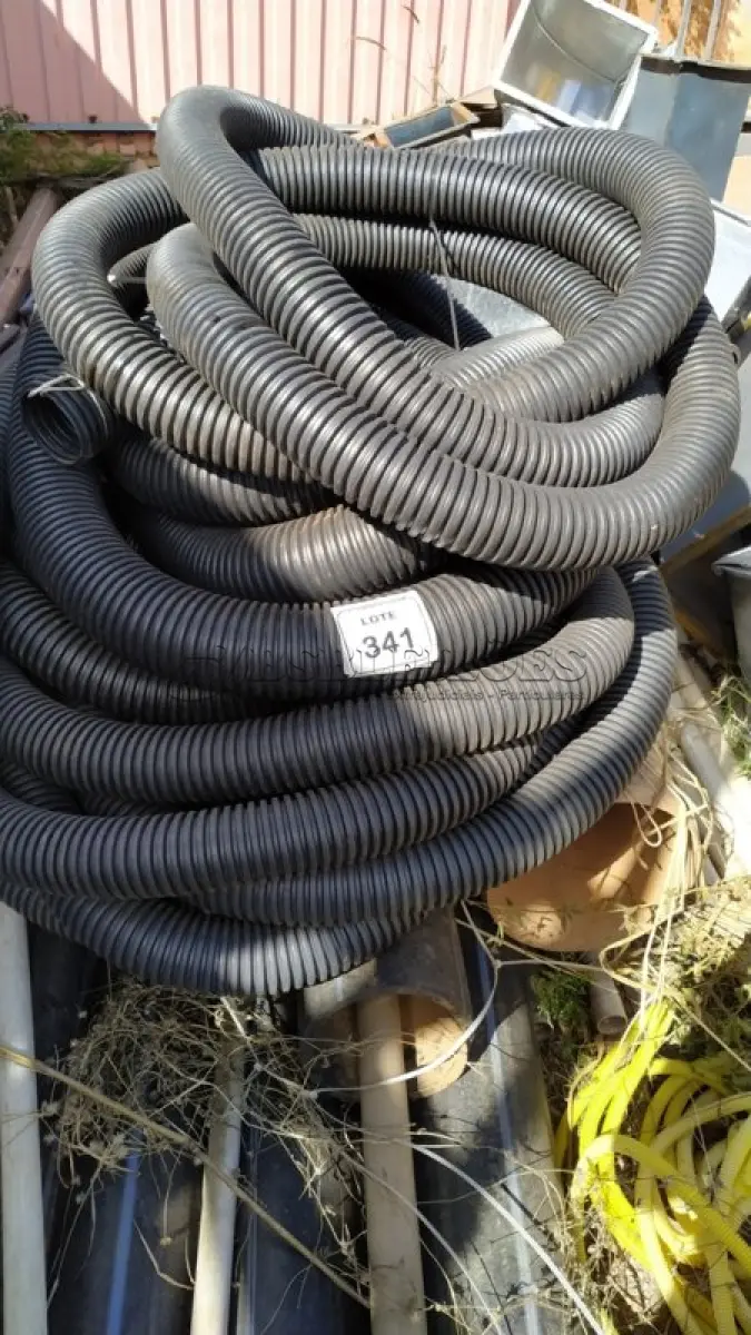 LOTE 341 - 01 LOTE COM MANGUEIRAS CORRUGADAS. (NO ESTADO) ATENÇÃO! FAZER A VISITAÇÃO ANTES DE ARREMATAR, NÃO SABEMOS SE FUNCIONA, LEILÃO NÃO TEM GARANTIA E NEM DEVOLUÇÃO, SUJEITO A POSSÍVEIS AVARIAS VISÍVEIS/OCULTAS E/OU AUSÊNCIA DE COMPONENTES.