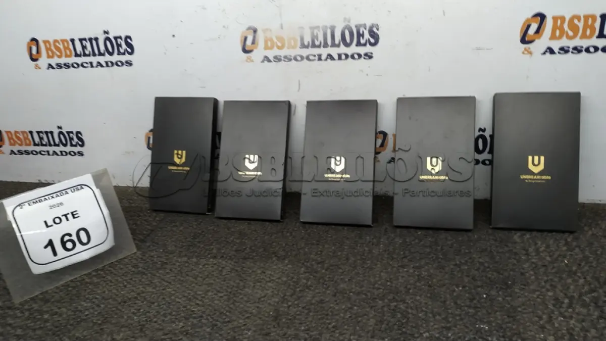 LOTE 160 - 05 BOX -PHONE CASER. (NO ESTADO EM QUE SE ENCONTRA. SUJEITO A AVARIAS OCULTAS/VISÍVEIS.)