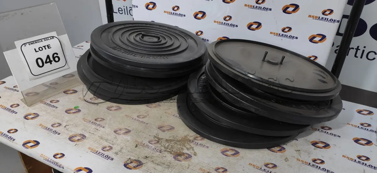 LOTE 046 - 10 TAMPAS PARA RAIO. (NO ESTADO) ATENÇÃO! FAZER A VISITAÇÃO ANTES DE ARREMATAR, NÃO SABEMOS SE FUNCIONA, LEILÃO NÃO TEM GARANTIA E NEM DEVOLUÇÃO, SUJEITO A POSSÍVEIS AVARIAS VISÍVEIS/OCULTAS E/OU AUSÊNCIA DE COMPONENTES.