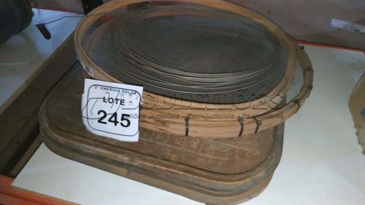 LOTE 245 - 02 TAMPAS DE ESGOTO DE FERRO FUNDIDO E 02 PENEIRAS PARA AREIA. (NO ESTADO) ATENÇÃO! FAZER A VISITAÇÃO ANTES DE ARREMATAR, NÃO SABEMOS SE FUNCIONA, LEILÃO NÃO TEM GARANTIA E NEM DEVOLUÇÃO, SUJEITO A POSSÍVEIS AVARIAS VISÍVEIS/OCULTAS