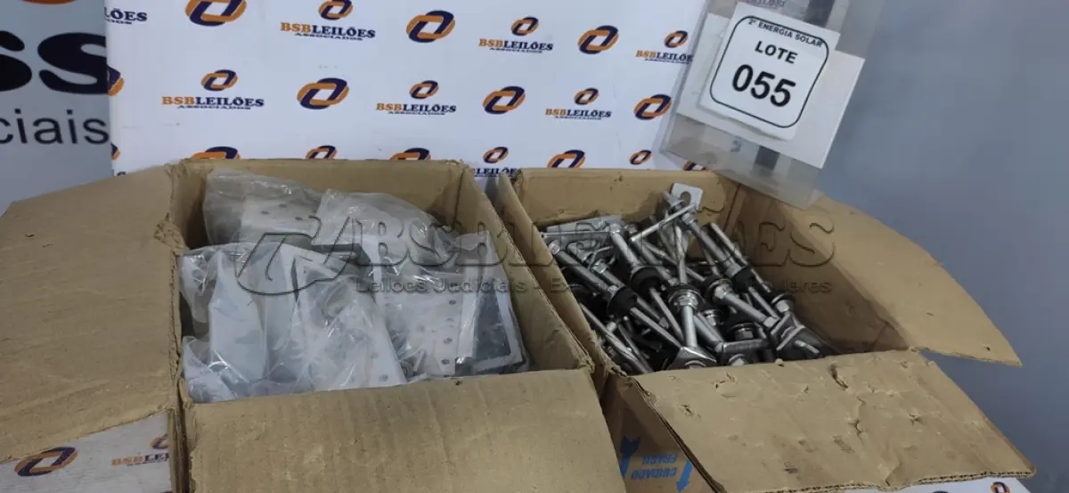 LOTE 055 - 02 CAIXAS COM PARAFUSOS PARA ESTRUTURA METÁLICA 5/16X250. (NO ESTADO) ATENÇÃO! FAZER A VISITAÇÃO ANTES DE ARREMATAR, NÃO SABEMOS SE FUNCIONA, LEILÃO NÃO TEM GARANTIA E NEM DEVOLUÇÃO, SUJEITO A POSSÍVEIS AVARIAS VISÍVEIS/OCULTAS E/OU AUSÊNCIA DE COMPONENTES.