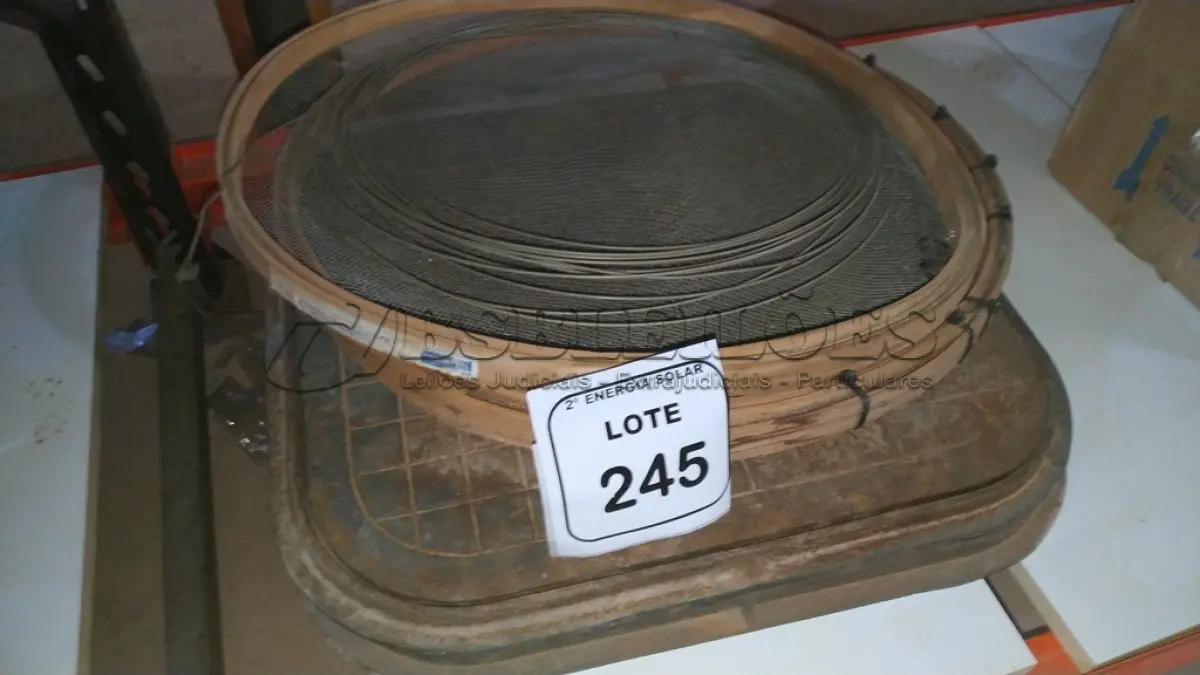 LOTE 245 - 02 TAMPAS DE ESGOTO DE FERRO FUNDIDO E 02 PENEIRAS PARA AREIA. (NO ESTADO) ATENÇÃO! FAZER A VISITAÇÃO ANTES DE ARREMATAR, NÃO SABEMOS SE FUNCIONA, LEILÃO NÃO TEM GARANTIA E NEM DEVOLUÇÃO, SUJEITO A POSSÍVEIS AVARIAS VISÍVEIS/OCULTAS