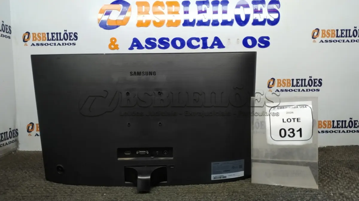 LOTE 031 - 01 MONITOR 24” HDMI TELA CURVA SEM PÉ MARCA SAMSUNG. (NO ESTADO EM QUE SE ENCONTRA. SUJEITO A AVARIAS OCULTAS/VISÍVEIS.) AV9739D