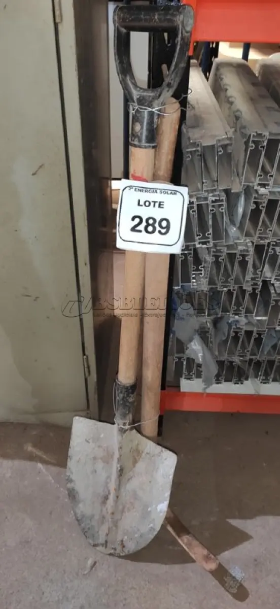 LOTE 289 - 02 PICARETAS COM CABO E 01 PÁ COM CABO. (NO ESTADO) ATENÇÃO! FAZER A VISITAÇÃO ANTES DE ARREMATAR, NÃO SABEMOS SE FUNCIONA, LEILÃO NÃO TEM GARANTIA E NEM DEVOLUÇÃO, SUJEITO A POSSÍVEIS AVARIAS VISÍVEIS/OCULTAS E/OU AUSÊNCIA DE COMPONENTES.