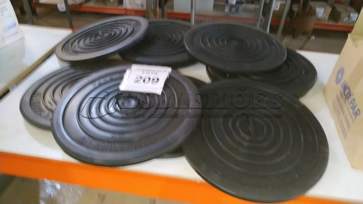 LOTE 209 - 10 TAMPAS PARA RAIOS. (NO ESTADO) ATENÇÃO! FAZER A VISITAÇÃO ANTES DE ARREMATAR, NÃO SABEMOS SE FUNCIONA, LEILÃO NÃO TEM GARANTIA E NEM DEVOLUÇÃO, SUJEITO A POSSÍVEIS AVARIAS VISÍVEIS/OCULTAS E/OU AUSÊNCIA DE COMPONENTES.