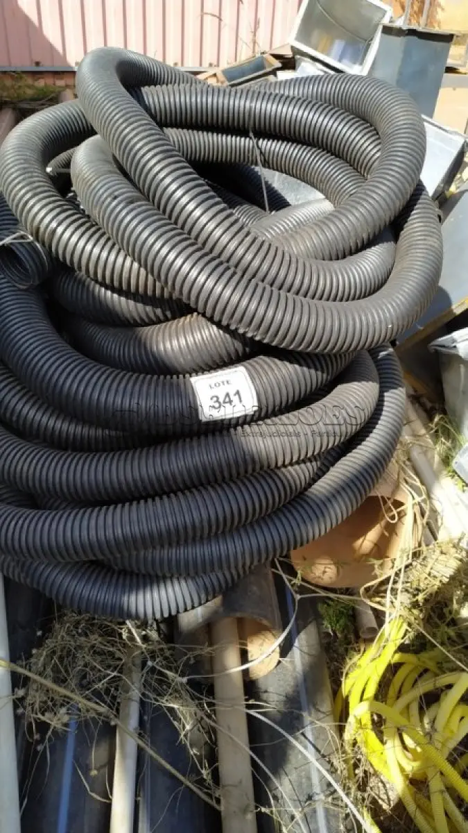 LOTE 341 - 01 LOTE COM MANGUEIRAS CORRUGADAS. (NO ESTADO) ATENÇÃO! FAZER A VISITAÇÃO ANTES DE ARREMATAR, NÃO SABEMOS SE FUNCIONA, LEILÃO NÃO TEM GARANTIA E NEM DEVOLUÇÃO, SUJEITO A POSSÍVEIS AVARIAS VISÍVEIS/OCULTAS E/OU AUSÊNCIA DE COMPONENTES.