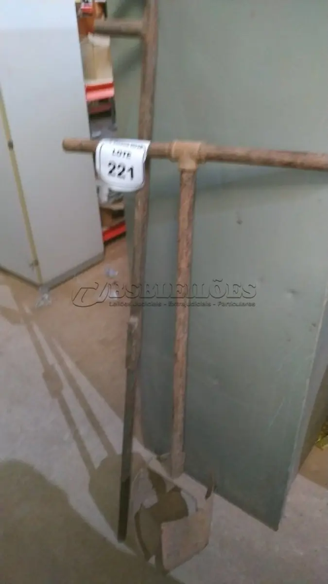 LOTE 221 - 01 TRADO MANUAL. (NO ESTADO) ATENÇÃO! FAZER A VISITAÇÃO ANTES DE ARREMATAR, NÃO SABEMOS SE FUNCIONA, LEILÃO NÃO TEM GARANTIA E NEM DEVOLUÇÃO, SUJEITO A POSSÍVEIS AVARIAS VISÍVEIS/OCULTAS E/OU AUSÊNCIA DE COMPONENTES.