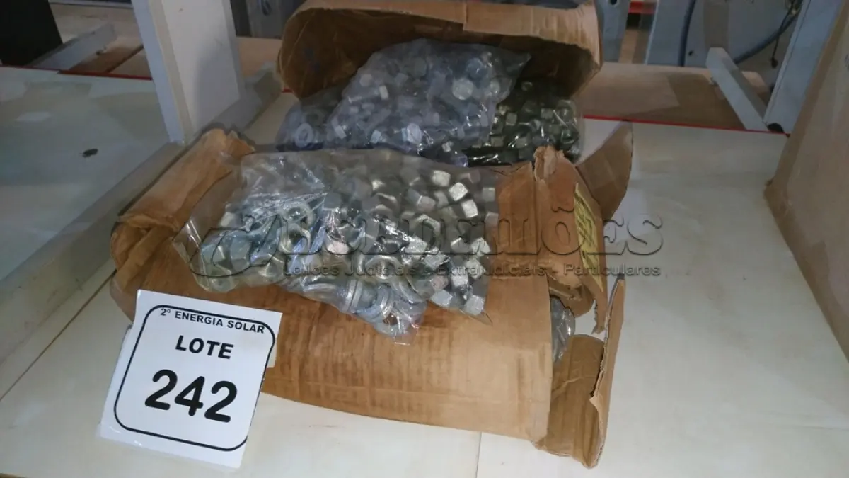 LOTE 242 - 01 CAIXA COM KIT FIXADOR ½. (NO ESTADO) ATENÇÃO! FAZER A VISITAÇÃO ANTES DE ARREMATAR, NÃO SABEMOS SE FUNCIONA, LEILÃO NÃO TEM GARANTIA E NEM DEVOLUÇÃO, SUJEITO A POSSÍVEIS AVARIAS VISÍVEIS/OCULTAS E/OU AUSÊNCIA DE COMPONENTES.