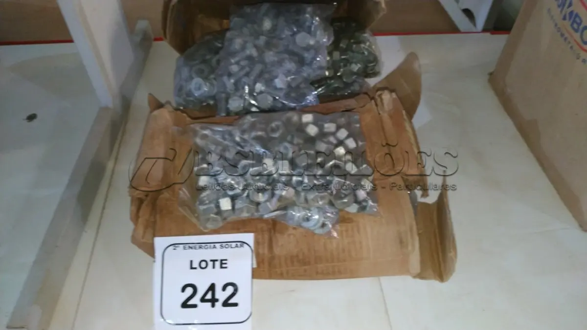 LOTE 242 - 01 CAIXA COM KIT FIXADOR ½. (NO ESTADO) ATENÇÃO! FAZER A VISITAÇÃO ANTES DE ARREMATAR, NÃO SABEMOS SE FUNCIONA, LEILÃO NÃO TEM GARANTIA E NEM DEVOLUÇÃO, SUJEITO A POSSÍVEIS AVARIAS VISÍVEIS/OCULTAS E/OU AUSÊNCIA DE COMPONENTES.