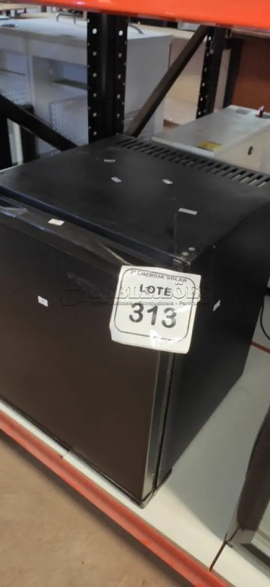 LOTE 313 - 01 FRIGOBAR 50 LITROS DOMETIC. (NO ESTADO) ATENÇÃO! FAZER A VISITAÇÃO ANTES DE ARREMATAR, NÃO SABEMOS SE FUNCIONA, LEILÃO NÃO TEM GARANTIA E NEM DEVOLUÇÃO, SUJEITO A POSSÍVEIS AVARIAS VISÍVEIS/OCULTAS E/OU AUSÊNCIA DE COMPONENTES.