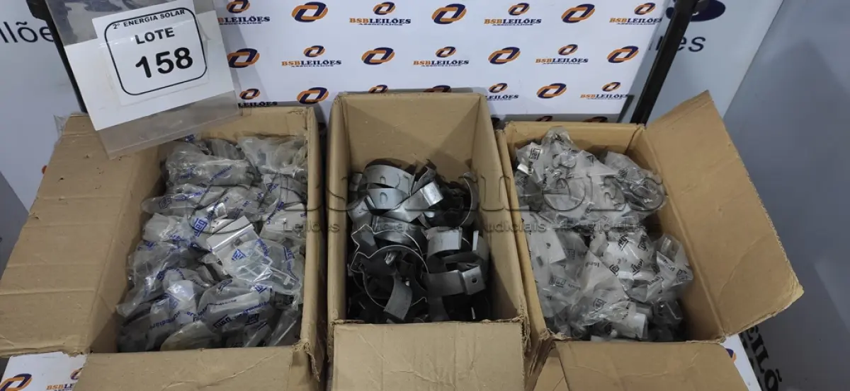 LOTE 158 - 03 CAIXAS COM GRAMPO TERMINAL 35X40MM. (NO ESTADO) ATENÇÃO! FAZER A VISITAÇÃO ANTES DE ARREMATAR, NÃO SABEMOS SE FUNCIONA, LEILÃO NÃO TEM GARANTIA E NEM DEVOLUÇÃO, SUJEITO A POSSÍVEIS AVARIAS VISÍVEIS/OCULTAS E/OU AUSÊNCIA DE COMPONENTES.