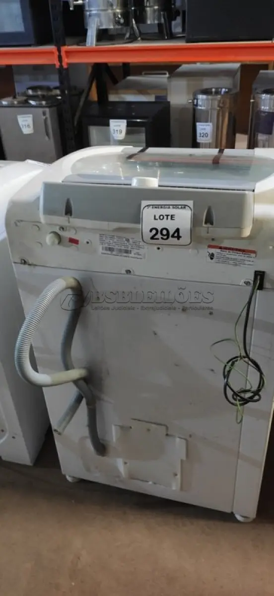 LOTE 294 - 01 MÁQUINA DE LAVAR ROUPAS BRASTEMP 11KG 220VOLTS.  (NO ESTADO) ATENÇÃO! FAZER A VISITAÇÃO ANTES DE ARREMATAR, NÃO SABEMOS SE FUNCIONA, LEILÃO NÃO TEM GARANTIA E NEM DEVOLUÇÃO, SUJEITO A POSSÍVEIS AVARIAS VISÍVEIS/OCULTAS E/OU AUSÊNCIA DE COMPONENTES.