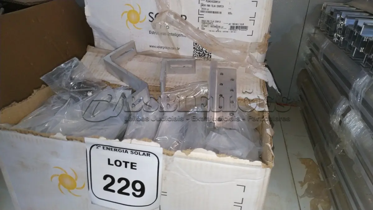 LOTE 229 - 04 CAIXAS COM GANCHO PARA TELHA CERÂMICA. (NO ESTADO) ATENÇÃO! FAZER A VISITAÇÃO ANTES DE ARREMATAR, NÃO SABEMOS SE FUNCIONA, LEILÃO NÃO TEM GARANTIA E NEM DEVOLUÇÃO, SUJEITO A POSSÍVEIS AVARIAS VISÍVEIS/OCULTAS E/OU 