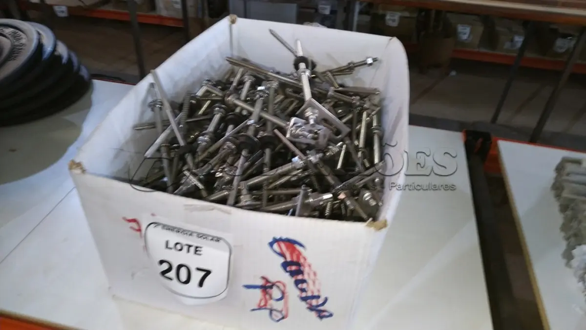 LOTE 207 - 01 CAIXA COM PARAFUSOS DE FIXAÇÃO METÁLICO M10 X 250MM AÇO INOX.  (NO ESTADO) ATENÇÃO! FAZER A VISITAÇÃO ANTES DE ARREMATAR, NÃO SABEMOS SE FUNCIONA, LEILÃO NÃO TEM GARANTIA E NEM DEVOLUÇÃO, SUJEITO A POSSÍVEIS AVARIAS VISÍVEIS/OCULTAS E/OU AUSÊNCIA DE COMPONENTES.