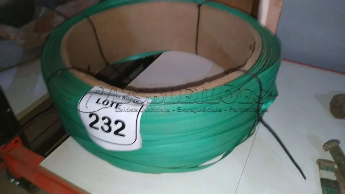 LOTE 232 - 01 ROLO DE CINTA DE ARQUEAR VERDE. (NO ESTADO) ATENÇÃO! FAZER A VISITAÇÃO ANTES DE ARREMATAR, NÃO SABEMOS SE FUNCIONA, LEILÃO NÃO TEM GARANTIA E NEM DEVOLUÇÃO, SUJEITO A POSSÍVEIS AVARIAS VISÍVEIS/OCULTAS