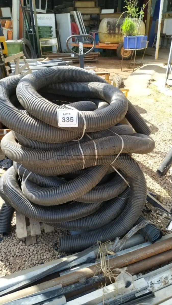 LOTE 335 - 01 LOTE COM MANGUEIRAS CORRUGADAS. (NO ESTADO) ATENÇÃO! FAZER A VISITAÇÃO ANTES DE ARREMATAR, NÃO SABEMOS SE FUNCIONA, LEILÃO NÃO TEM GARANTIA E NEM DEVOLUÇÃO, SUJEITO A POSSÍVEIS AVARIAS VISÍVEIS/OCULTAS E/OU AUSÊNCIA DE COMPONENTES.