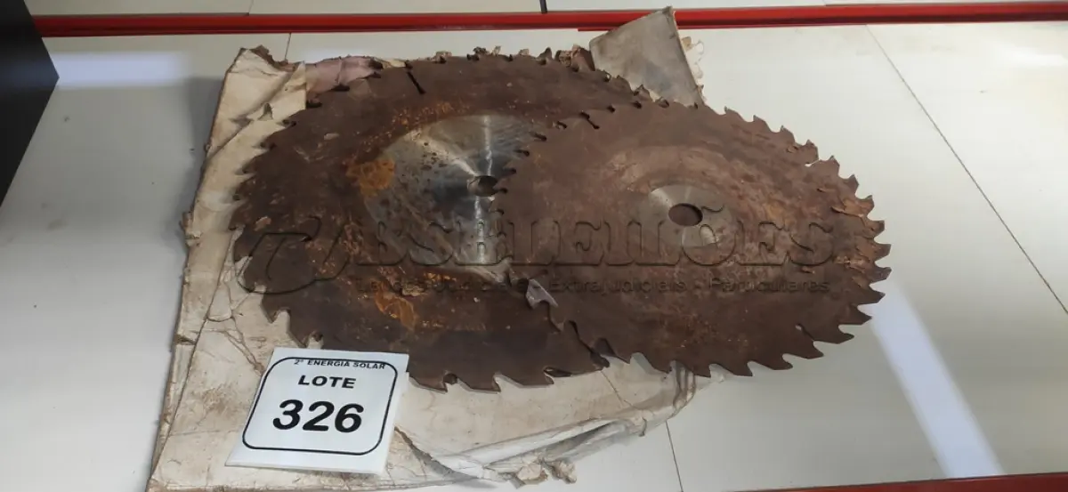 LOTE 326 - 04 DISCOS DE CORTE PARA MADEIRA. (NO ESTADO) ATENÇÃO! FAZER A VISITAÇÃO ANTES DE ARREMATAR, NÃO SABEMOS SE FUNCIONA, LEILÃO NÃO TEM GARANTIA E NEM DEVOLUÇÃO, SUJEITO A POSSÍVEIS AVARIAS VISÍVEIS/OCULTAS E/OU AUSÊNCIA DE COMPONENTES.