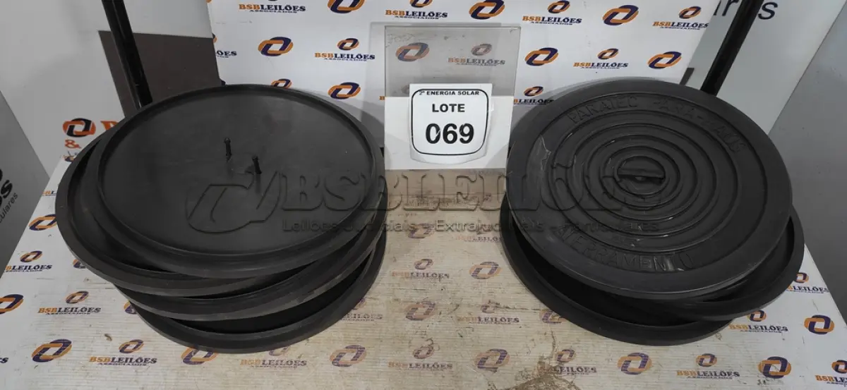 LOTE 069 - 10 TAMPAS PARA RAIO. (NO ESTADO) ATENÇÃO! FAZER A VISITAÇÃO ANTES DE ARREMATAR, NÃO SABEMOS SE FUNCIONA, LEILÃO NÃO TEM GARANTIA E NEM DEVOLUÇÃO, SUJEITO A POSSÍVEIS AVARIAS VISÍVEIS/OCULTAS E/OU AUSÊNCIA DE COMPONENTES.