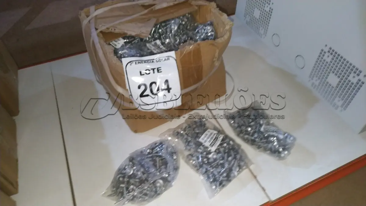 LOTE 204 - 01 CAIXA COM PARAFUSOS SEXTAVADOS AUTO BROCANTE 5.5X25. (NO ESTADO) ATENÇÃO! FAZER A VISITAÇÃO ANTES DE ARREMATAR, NÃO SABEMOS SE FUNCIONA, LEILÃO NÃO TEM GARANTIA E NEM DEVOLUÇÃO, SUJEITO A POSSÍVEIS AVARIAS VISÍVEIS/OCULTAS E/OU AUSÊNCIA DE COMPONENTES.
