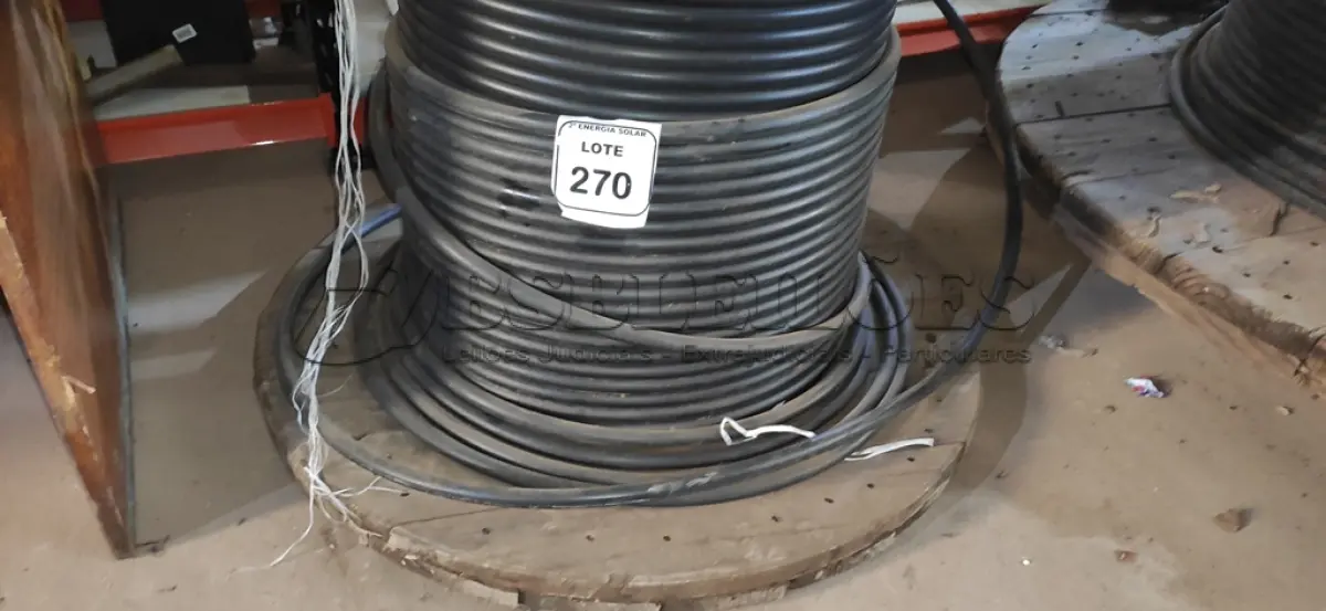 LOTE 270 -  01 CARRETEL COM FIO DE ALUMÍNIO ISOLADO. (NO ESTADO) ATENÇÃO! FAZER A VISITAÇÃO ANTES DE ARREMATAR, NÃO SABEMOS SE FUNCIONA, LEILÃO NÃO TEM GARANTIA E NEM DEVOLUÇÃO, SUJEITO A POSSÍVEIS AVARIAS VISÍVEIS/OCULTAS E/OU 