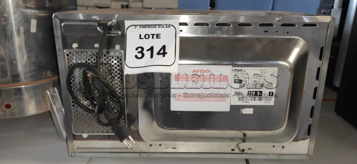 LOTE 314 - 01 FORNO MICROONDAS ELECTROLUX MEC41 31LITROS COM PRATO 220VOLTS. (NO ESTADO) ATENÇÃO! FAZER A VISITAÇÃO ANTES DE ARREMATAR, NÃO SABEMOS SE FUNCIONA, LEILÃO NÃO TEM GARANTIA E NEM DEVOLUÇÃO, SUJEITO A POSSÍVEIS AVARIAS VISÍVEIS/OCULTAS E/OU AUSÊNCIA DE COMPONENTES.