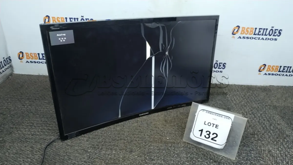 LOTE 132 - 01 MONITOR 24” HDMI TELA CURVA SEM PÉ MARCA SAMSUNG. (NO ESTADO EM QUE SE ENCONTRA. SUJEITO A AVARIAS OCULTAS/VISÍVEIS.) AV9740G