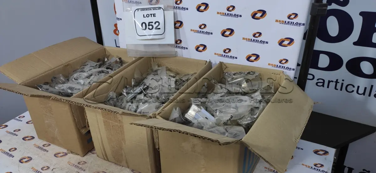 LOTE 052 - 03 CAIXAS COM GRAMPOS FIXADORES TERM 30-35MM. (NO ESTADO) ATENÇÃO! FAZER A VISITAÇÃO ANTES DE ARREMATAR, NÃO SABEMOS SE FUNCIONA, LEILÃO NÃO TEM GARANTIA E NEM DEVOLUÇÃO, SUJEITO A POSSÍVEIS AVARIAS VISÍVEIS/OCULTAS E/OU AUSÊNCIA DE COMPONENTES.