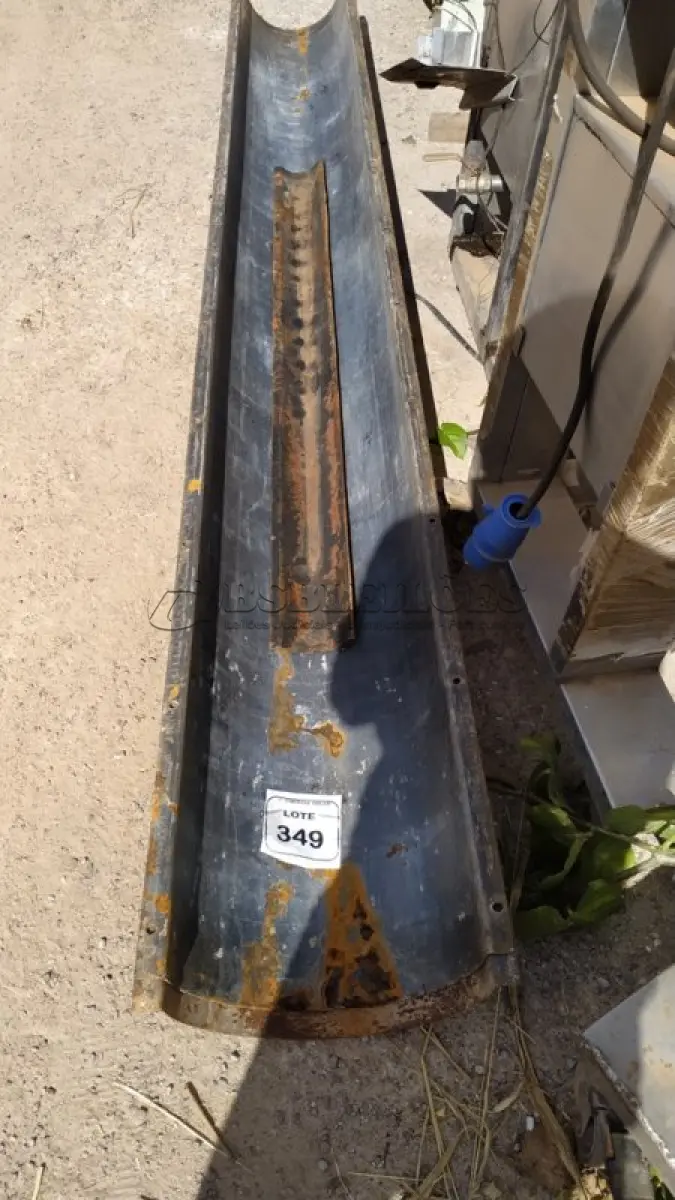 LOTE 349 - 01 PAR DE FORMA EM FERRO PARA COLUNA REDONDA. (NO ESTADO) ATENÇÃO! FAZER A VISITAÇÃO ANTES DE ARREMATAR, NÃO SABEMOS SE FUNCIONA, LEILÃO NÃO TEM GARANTIA E NEM DEVOLUÇÃO, SUJEITO A POSSÍVEIS AVARIAS VISÍVEIS/OCULTAS E/OU AUSÊNCIA DE COMPONENTES.