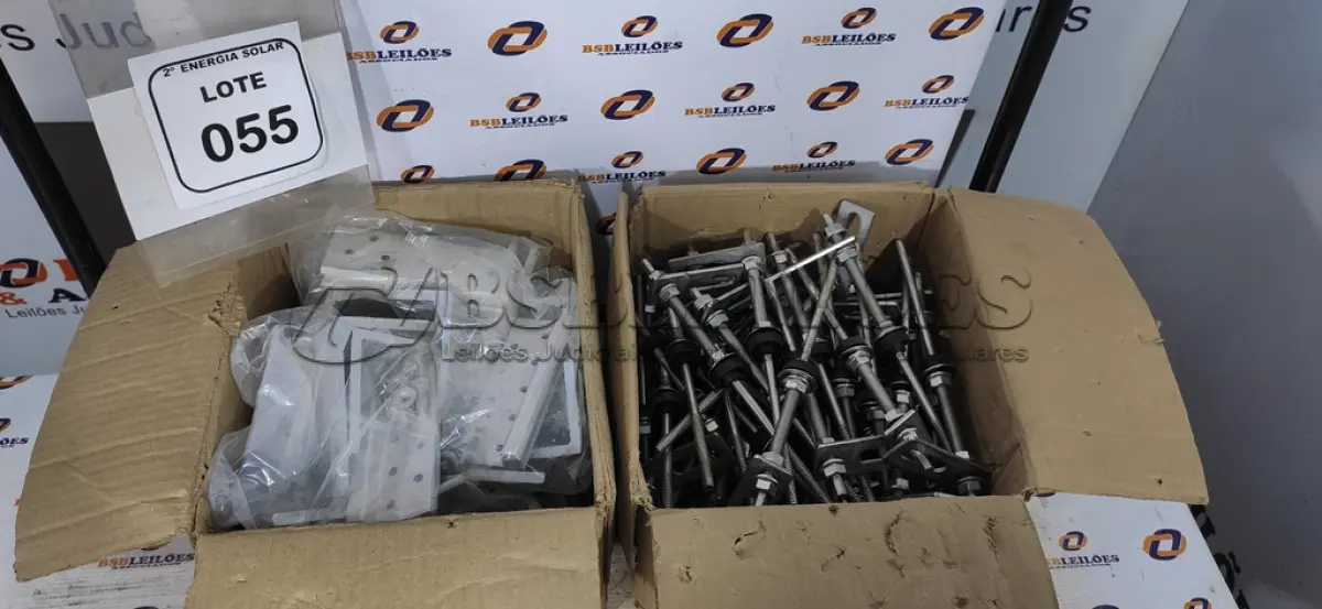 LOTE 055 - 02 CAIXAS COM PARAFUSOS PARA ESTRUTURA METÁLICA 5/16X250. (NO ESTADO) ATENÇÃO! FAZER A VISITAÇÃO ANTES DE ARREMATAR, NÃO SABEMOS SE FUNCIONA, LEILÃO NÃO TEM GARANTIA E NEM DEVOLUÇÃO, SUJEITO A POSSÍVEIS AVARIAS VISÍVEIS/OCULTAS E/OU AUSÊNCIA DE COMPONENTES.