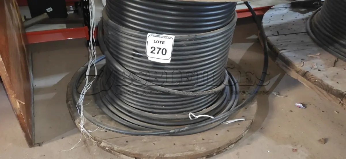 LOTE 270 -  01 CARRETEL COM FIO DE ALUMÍNIO ISOLADO. (NO ESTADO) ATENÇÃO! FAZER A VISITAÇÃO ANTES DE ARREMATAR, NÃO SABEMOS SE FUNCIONA, LEILÃO NÃO TEM GARANTIA E NEM DEVOLUÇÃO, SUJEITO A POSSÍVEIS AVARIAS VISÍVEIS/OCULTAS E/OU 