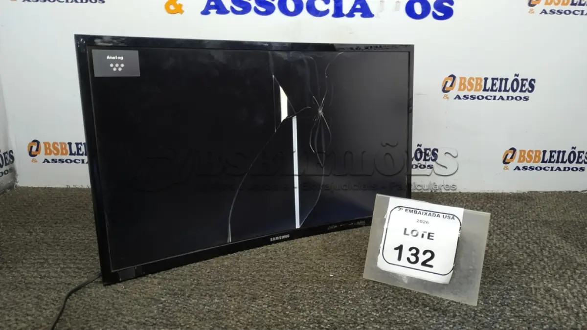 LOTE 132 - 01 MONITOR 24” HDMI TELA CURVA SEM PÉ MARCA SAMSUNG. (NO ESTADO EM QUE SE ENCONTRA. SUJEITO A AVARIAS OCULTAS/VISÍVEIS.) AV9740G