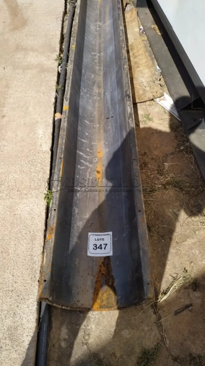 LOTE 347 - 01 PAR DE FORMA EM FERRO PARA COLUNA REDONDA. (NO ESTADO) ATENÇÃO! FAZER A VISITAÇÃO ANTES DE ARREMATAR, NÃO SABEMOS SE FUNCIONA, LEILÃO NÃO TEM GARANTIA E NEM DEVOLUÇÃO, SUJEITO A POSSÍVEIS AVARIAS VISÍVEIS/OCULTAS E/OU AUSÊNCIA DE COMPONENTES.