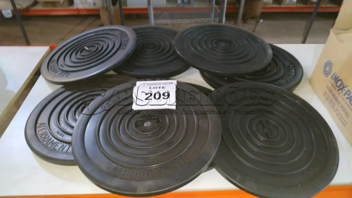 LOTE 209 - 10 TAMPAS PARA RAIOS. (NO ESTADO) ATENÇÃO! FAZER A VISITAÇÃO ANTES DE ARREMATAR, NÃO SABEMOS SE FUNCIONA, LEILÃO NÃO TEM GARANTIA E NEM DEVOLUÇÃO, SUJEITO A POSSÍVEIS AVARIAS VISÍVEIS/OCULTAS E/OU AUSÊNCIA DE COMPONENTES.