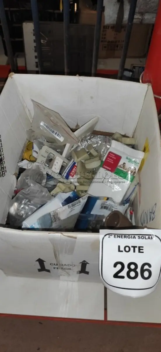 LOTE 286 - 01 LOTE COM MATERIAIS ELÉTRICOS, TAPAS CEGA E CONECTORES PARA LÂMPADAS. (NO ESTADO) ATENÇÃO! FAZER A VISITAÇÃO ANTES DE ARREMATAR, NÃO SABEMOS SE FUNCIONA, LEILÃO NÃO TEM GARANTIA E NEM DEVOLUÇÃO, SUJEITO A POSSÍVEIS AVARIAS VISÍVEIS/OCULTAS E/OU AUSÊNCIA DE COMPONENTES.