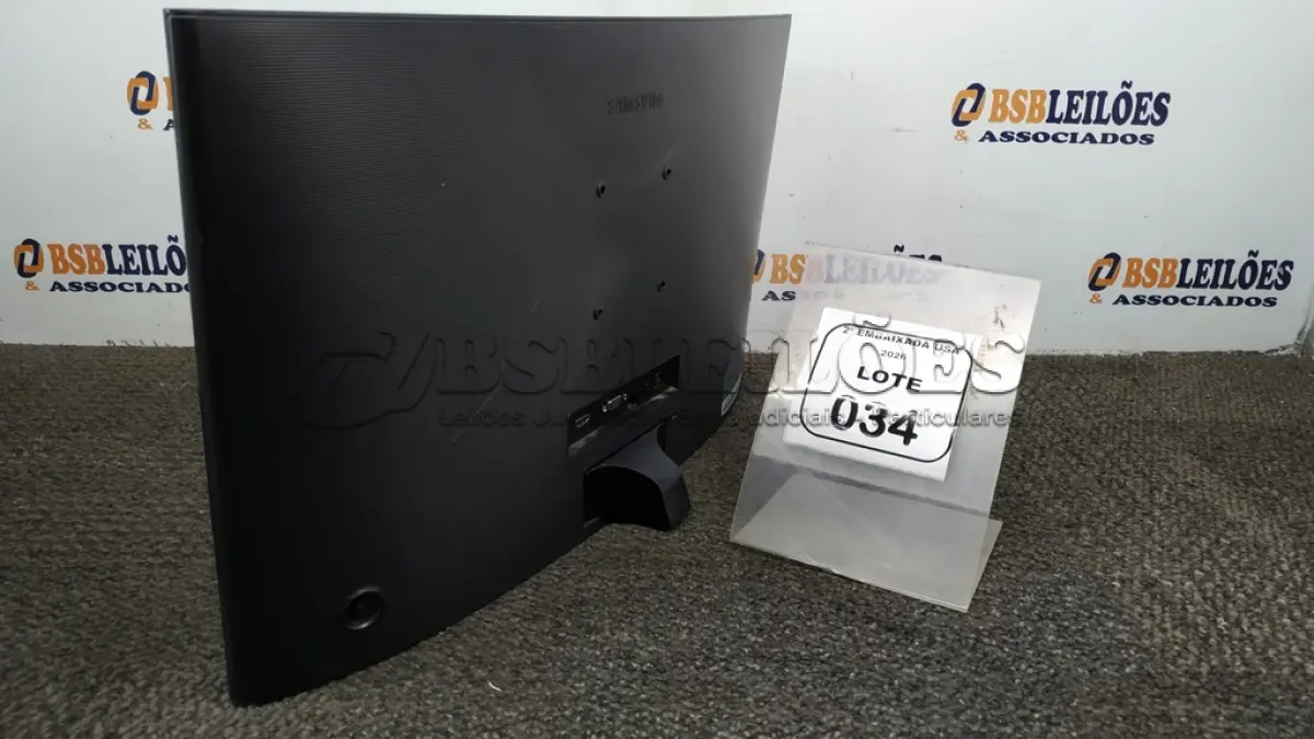 LOTE 034 - 01 MONITOR 24” TELA CURVA SEM PÉ MARCA SAMSUNG. (NO ESTADO EM QUE SE ENCONTRA. SUJEITO A AVARIAS OCULTAS/VISÍVEIS) AV9733Y