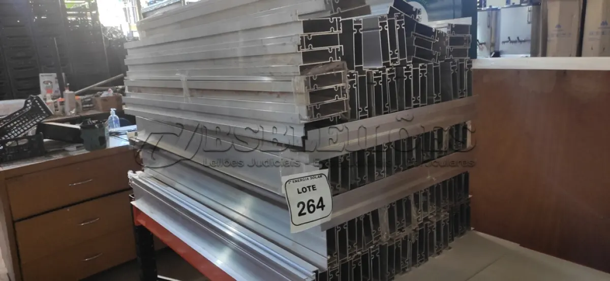 LOTE 264 - 01 LOTE COM PEDAÇOS DE TRILHOS EM ALUMÍNIO. (NO ESTADO) ATENÇÃO! FAZER A VISITAÇÃO ANTES DE ARREMATAR, NÃO SABEMOS SE FUNCIONA, LEILÃO NÃO TEM GARANTIA E NEM DEVOLUÇÃO, SUJEITO A POSSÍVEIS AVARIAS VISÍVEIS/OCULTAS E/OU AUSÊNCIA DE COMPONENTES.