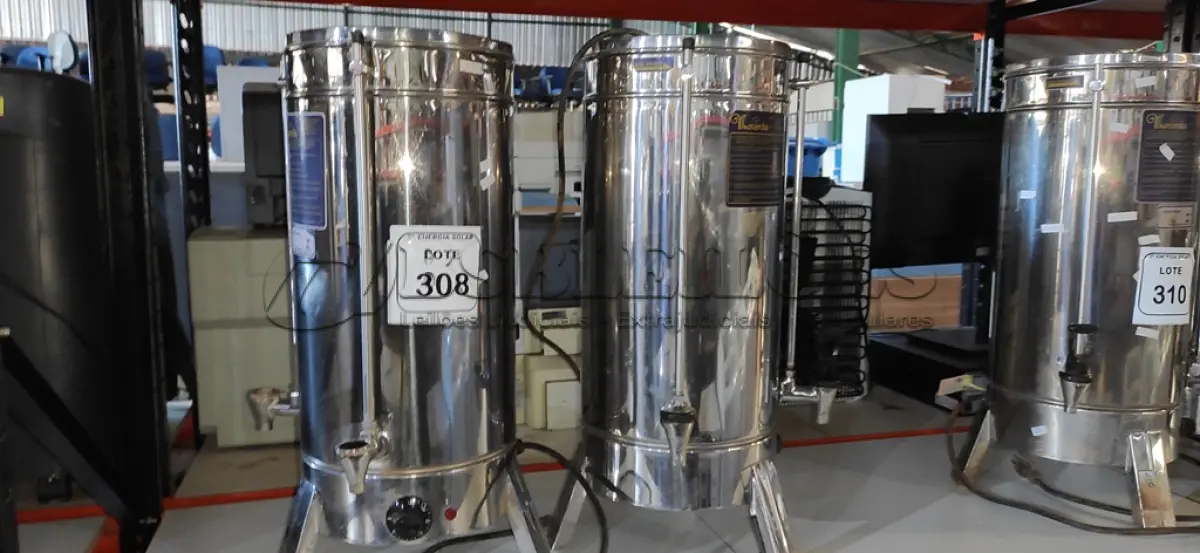 LOTE 308 - 02 CAFETEIRAS INDUSTRIAL MONARCHA. (NO ESTADO) ATENÇÃO! FAZER A VISITAÇÃO ANTES DE ARREMATAR, NÃO SABEMOS SE FUNCIONA, LEILÃO NÃO TEM GARANTIA E NEM DEVOLUÇÃO, SUJEITO A POSSÍVEIS AVARIAS VISÍVEIS/OCULTAS E/OU AUSÊNCIA DE COMPONENTES.