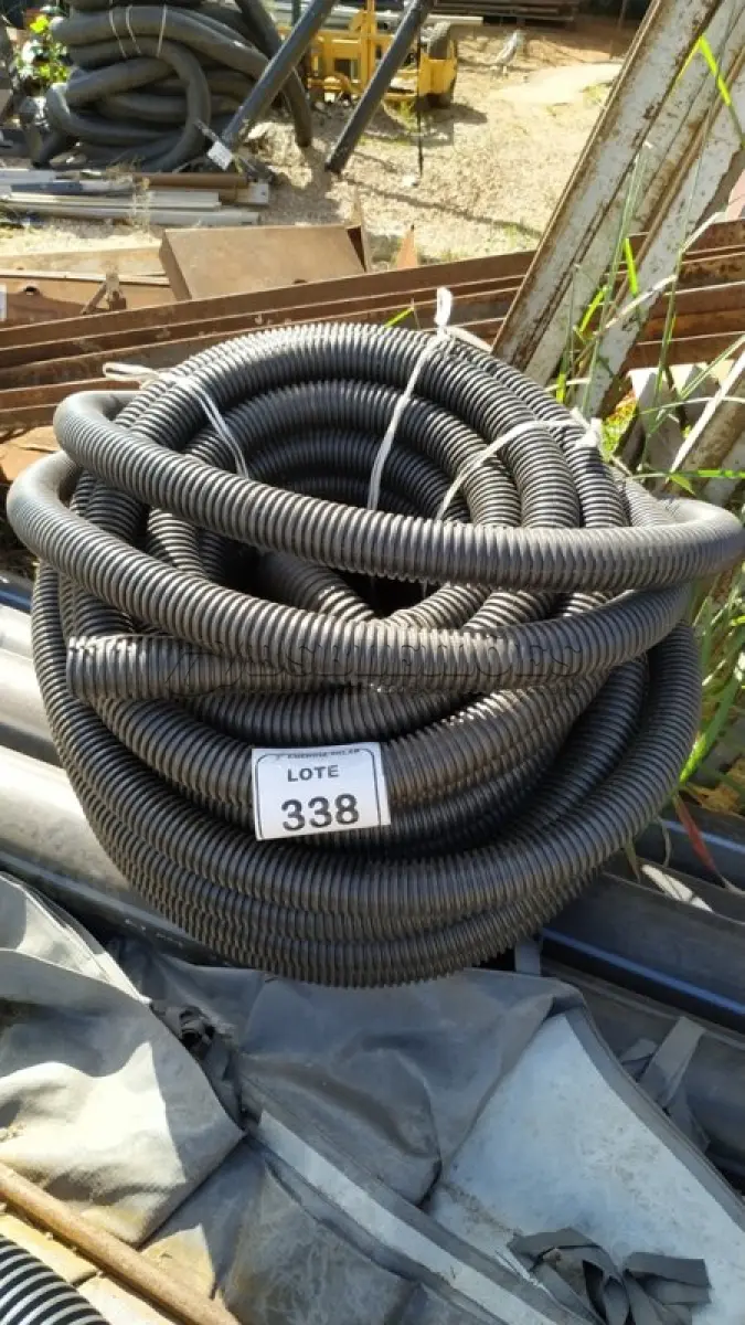 LOTE 338 - 01 LOTE COM MANGUEIRAS CORRUGADAS. (NO ESTADO) ATENÇÃO! FAZER A VISITAÇÃO ANTES DE ARREMATAR, NÃO SABEMOS SE FUNCIONA, LEILÃO NÃO TEM GARANTIA E NEM DEVOLUÇÃO, SUJEITO A POSSÍVEIS AVARIAS VISÍVEIS/OCULTAS E/OU AUSÊNCIA DE COMPONENTES.