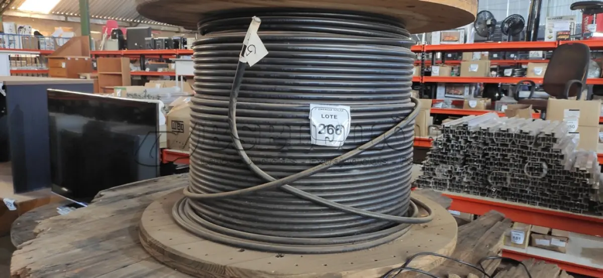 LOTE 268 - 01 CARRETEL COM 561M DE FIO 0,95MM CABO DE ALUMÍNIO ISOLADO. (NO ESTADO) ATENÇÃO! FAZER A VISITAÇÃO ANTES DE ARREMATAR, NÃO SABEMOS SE FUNCIONA, LEILÃO NÃO TEM GARANTIA E NEM DEVOLUÇÃO, SUJEITO A POSSÍVEIS AVARIAS VISÍVEIS/OCULTAS E/OU 