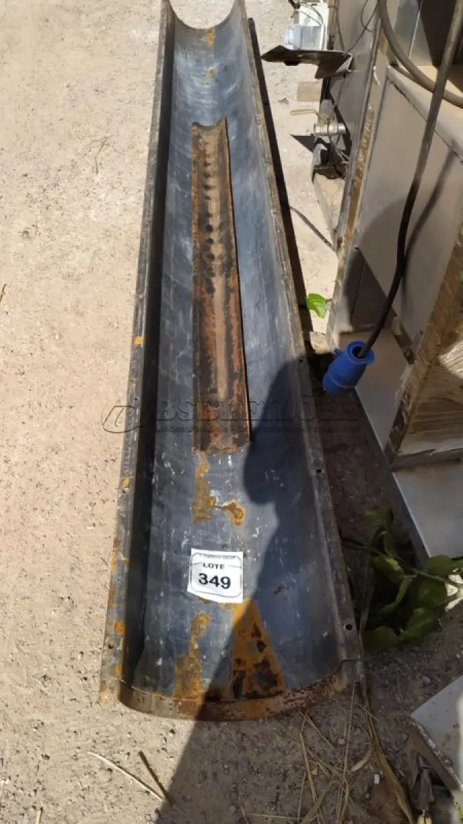 LOTE 349 - 01 PAR DE FORMA EM FERRO PARA COLUNA REDONDA. (NO ESTADO) ATENÇÃO! FAZER A VISITAÇÃO ANTES DE ARREMATAR, NÃO SABEMOS SE FUNCIONA, LEILÃO NÃO TEM GARANTIA E NEM DEVOLUÇÃO, SUJEITO A POSSÍVEIS AVARIAS VISÍVEIS/OCULTAS E/OU AUSÊNCIA DE COMPONENTES.