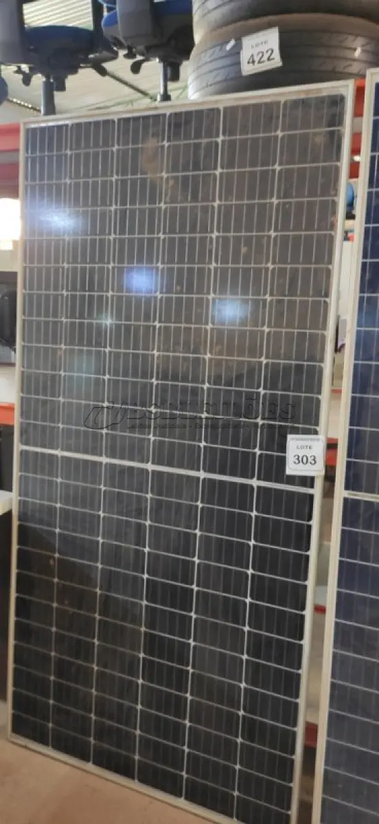 LOTE 303 - 01 MÓDULO SOLAR CANADIAN 385 WATTS CS3U-385MS. (NO ESTADO) ATENÇÃO! FAZER A VISITAÇÃO ANTES DE ARREMATAR, NÃO SABEMOS SE FUNCIONA, LEILÃO NÃO TEM GARANTIA E NEM DEVOLUÇÃO, SUJEITO A POSSÍVEIS AVARIAS VISÍVEIS/OCULTAS