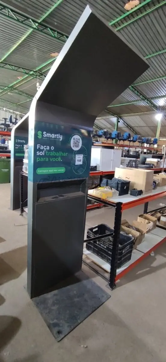 LOTE 168 - 01 TOTEM COM CARREGADOR DE CELULAR COM CARREGAMENTO SOLAR.  (NO ESTADO) ATENÇÃO! FAZER A VISITAÇÃO ANTES DE ARREMATAR, NÃO SABEMOS SE FUNCIONA, LEILÃO NÃO TEM GARANTIA E NEM DEVOLUÇÃO, SUJEITO A POSSÍVEIS AVARIAS VISÍVEIS/OCULTAS E/OU AUSÊNCIA DE COMPONENTES.