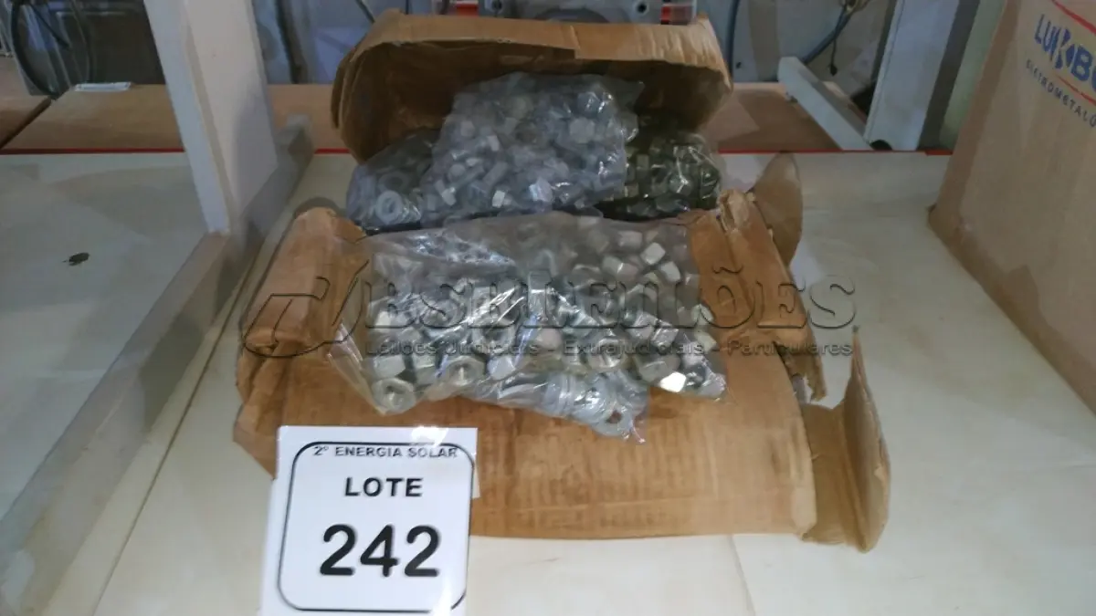 LOTE 242 - 01 CAIXA COM KIT FIXADOR ½. (NO ESTADO) ATENÇÃO! FAZER A VISITAÇÃO ANTES DE ARREMATAR, NÃO SABEMOS SE FUNCIONA, LEILÃO NÃO TEM GARANTIA E NEM DEVOLUÇÃO, SUJEITO A POSSÍVEIS AVARIAS VISÍVEIS/OCULTAS E/OU AUSÊNCIA DE COMPONENTES.