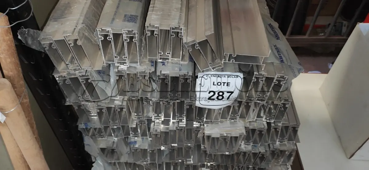 LOTE 287 - 01 LOTE COM PEDAÇOS DE TRILHOS EM ALUMÍNIO . (NO ESTADO) ATENÇÃO! FAZER A VISITAÇÃO ANTES DE ARREMATAR, NÃO SABEMOS SE FUNCIONA, LEILÃO NÃO TEM GARANTIA E NEM DEVOLUÇÃO, SUJEITO A POSSÍVEIS AVARIAS VISÍVEIS/OCULTAS E/OU AUSÊNCIA DE COMPONENTES.