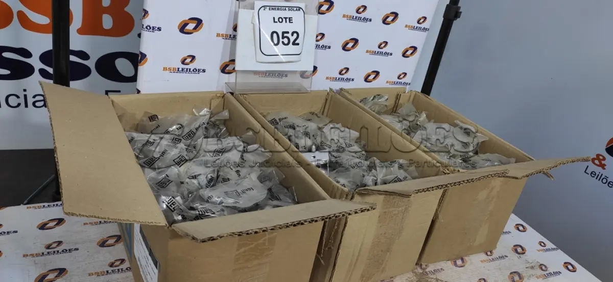 LOTE 052 - 03 CAIXAS COM GRAMPOS FIXADORES TERM 30-35MM. (NO ESTADO) ATENÇÃO! FAZER A VISITAÇÃO ANTES DE ARREMATAR, NÃO SABEMOS SE FUNCIONA, LEILÃO NÃO TEM GARANTIA E NEM DEVOLUÇÃO, SUJEITO A POSSÍVEIS AVARIAS VISÍVEIS/OCULTAS E/OU AUSÊNCIA DE COMPONENTES.