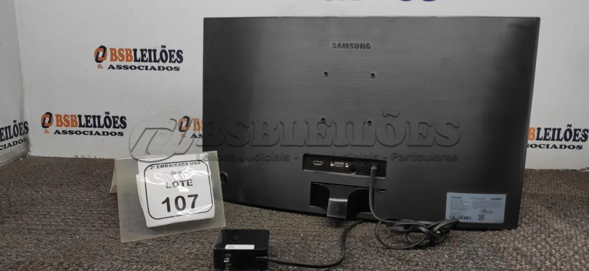 LOTE 107 - 01 MONITOR 24” HDMI TELA CURVA MARCA SAMSUNG. (NO ESTADO EM QUE SE ENCONTRA. SUJEITO A AVARIAS OCULTAS/VISÍVEIS.) BH1478J