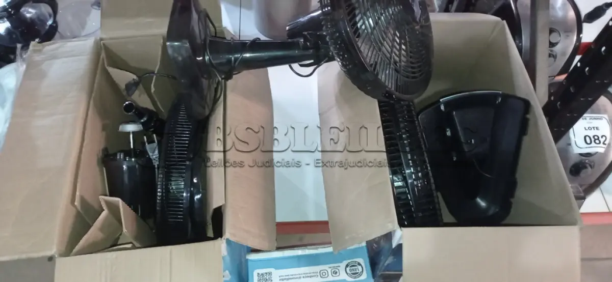 LOTE 074 - 04 VENTILADORES DESMONTADOS INCOMPLETOS MARCAS MONDIAL. (NO ESTADO) ATENÇÃO! FAZER A VISITAÇÃO ANTES DE ARREMATAR, NÃO SABEMOS SE FUNCIONA, LEILÃO NÃO TEM GARANTIA E NEM DEVOLUÇÃO, SUJEITO A POSSÍVEIS AVARIAS VISÍVEIS/OCULTAS E/OU AUSÊNCIA DE COMPONENTES.